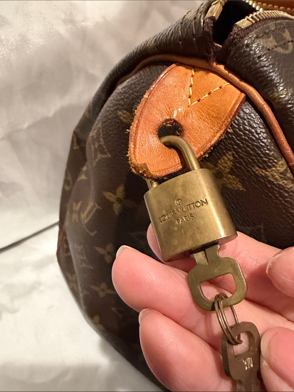 AUTHENTIC Louis Vuitton Monogram Speedy 35 - Preowned - Picture 4 of 13